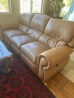 Beautiful, Nailhead Trim , high quality 3-piece genuine LEATHER , RECLINING furniture