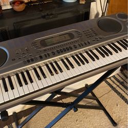 Casio WK 1630  76 Touch Sensitive Keys, Expanded Digital Effects, Very Good Condition!
