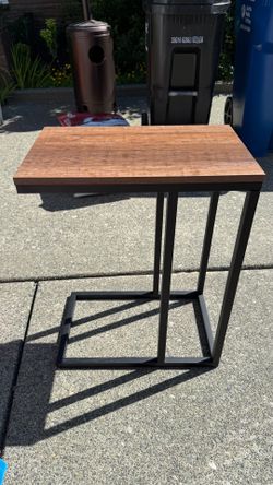 Modern C-Shaped Side Table / Laptop Table – Wood Top & Metal Frame