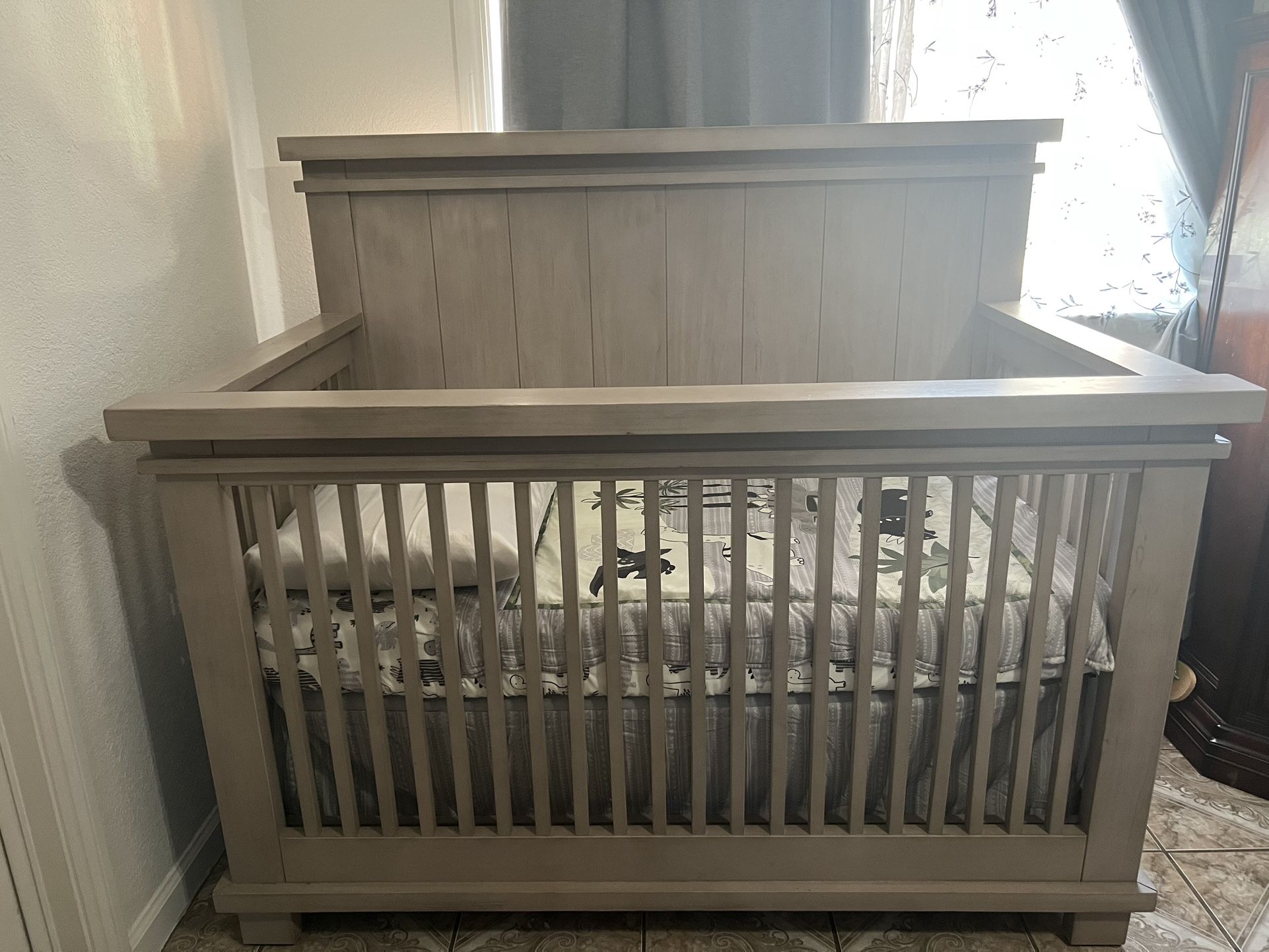 Soho Baby Hampton Baby Crib W/ Graco Mattress & Protector