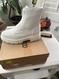 Cozzy Withe Ankle Boots 