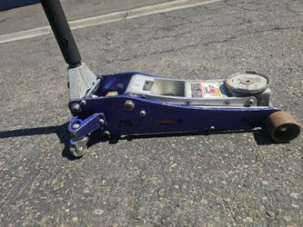 Pittsburgh 2-ton low Profile aluminum jack
