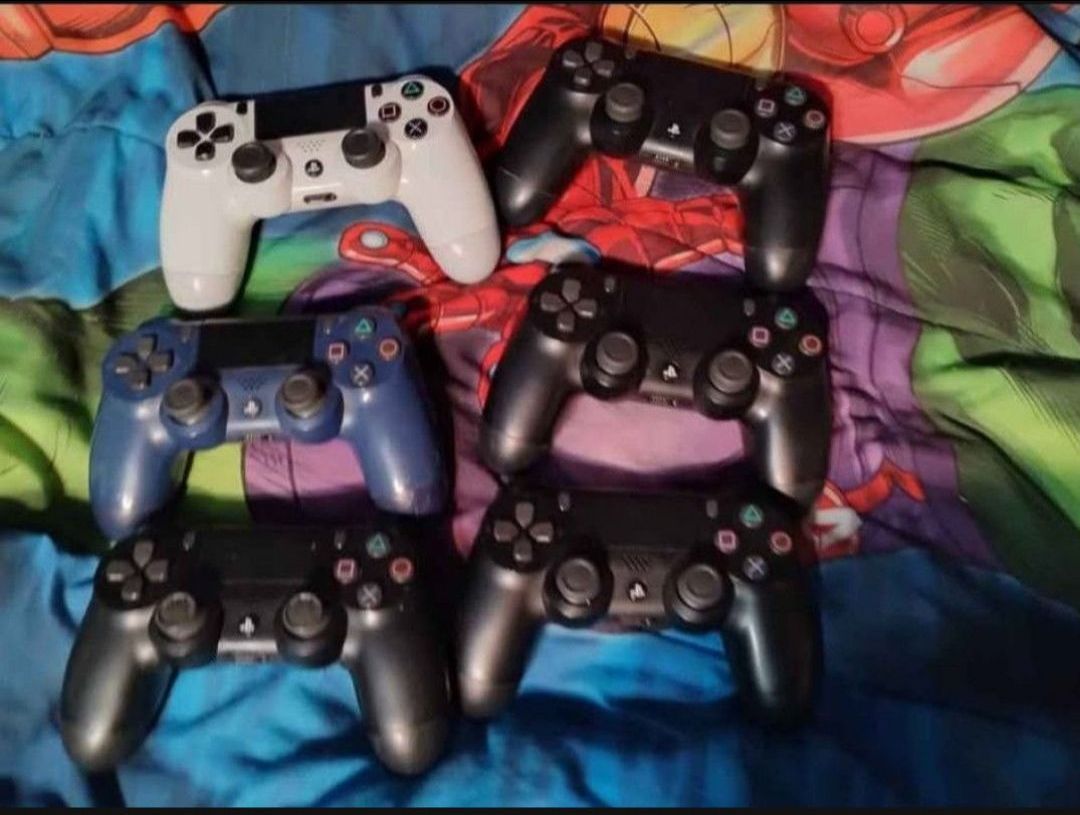Ps4 controllers, drifting issues. For parts or repairs, $60 for all