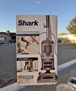 NEW Shark Navigator Lift-Away Deluxe HEPA Pet Vacuum