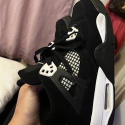 Jordan 4 Retro white thunder 