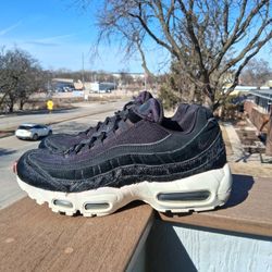 Nike Air Max 95
Women's size 8.5