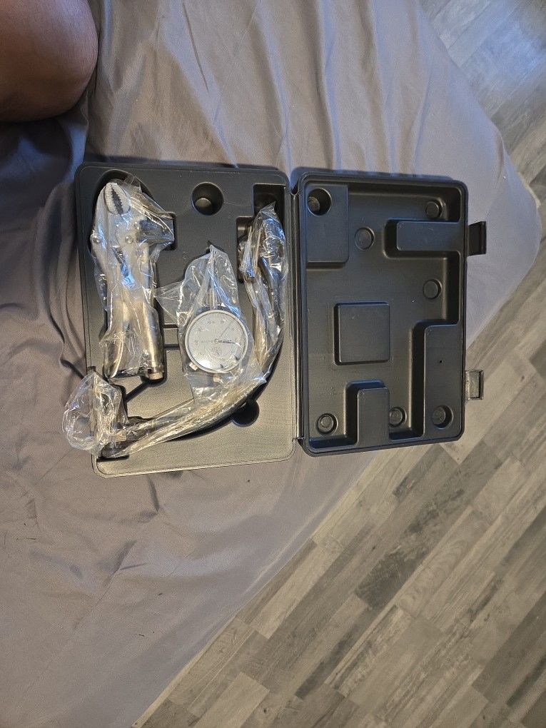 Dial Indicator For Mesuring Tolerances Comes With Case Vise Grip Clamp And Flexible Mount 4th