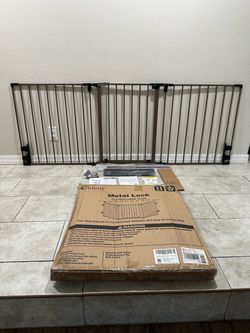 Extra Wide Pet Gate / Baby Gate - Fits Openings 29.4” - 78”