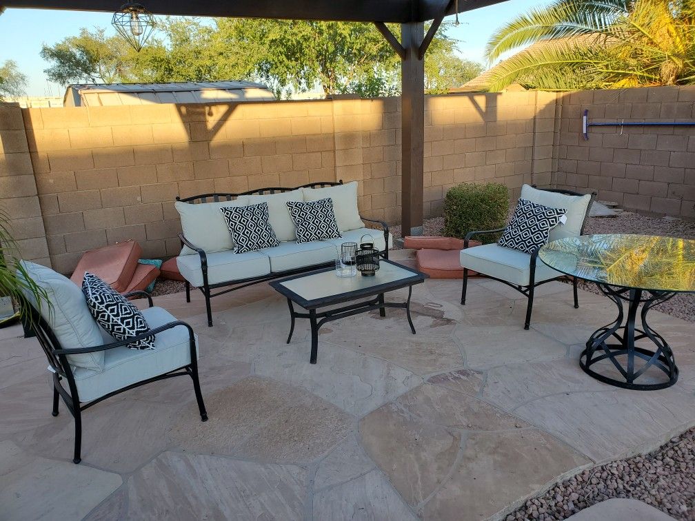 Patio furniture 725