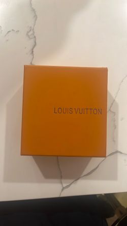 Grey Louis Vuitton belt