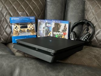 Ps4  Bundle –  + Limited Edition Gold Controller + accessories