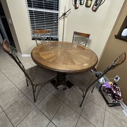 Dinning Table With 4 Chairs