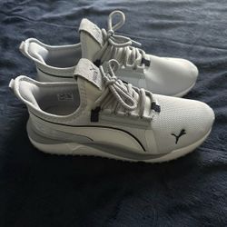Men's Puma Size 9 
