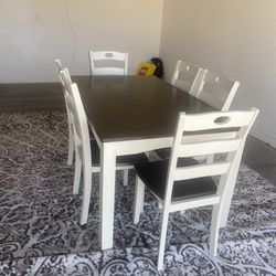 Dining Table With Rug