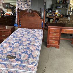 Broyhill Bedroom Set