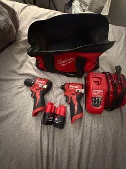 Milwaukee M12 Drill & Impact Driver Combo Kit