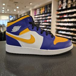 Size 5Y - Air Jordan 1 Mid GS Lakers 