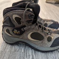 Ladies Merrell Hiking Boots. Euc 8.5