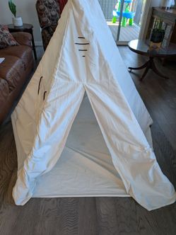 Kid's teepee play tent