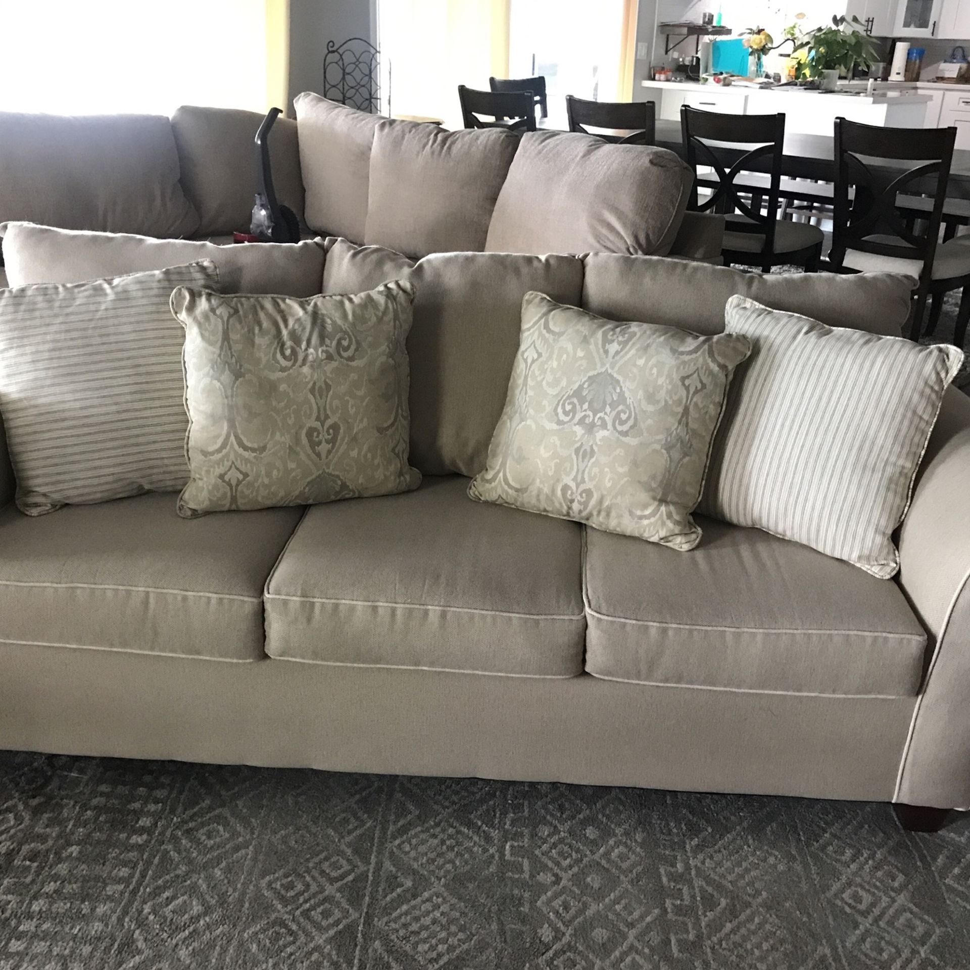 Sofa Beige 3 Cushion Seating with Original Coordinating Pillows