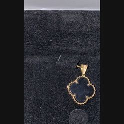 Van Cleef Neckless No Chain /Gold