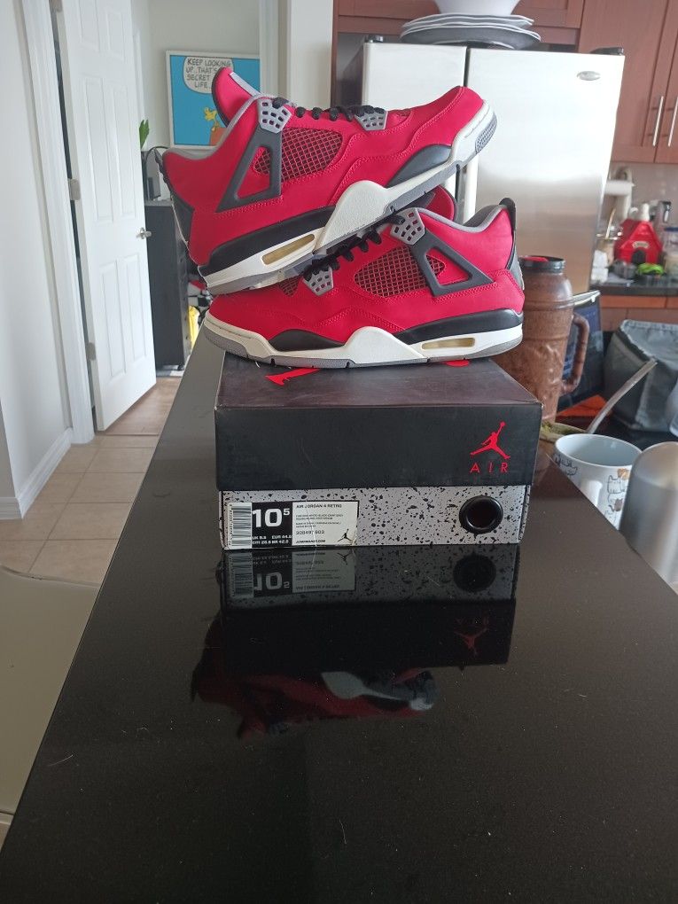 Air Jordan 4 Retro Toro Bravo Size 10.5