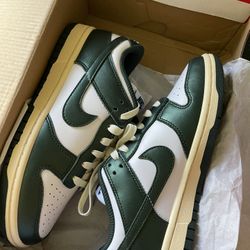 Nike Dunk Low Vintage Green size 7.5 women