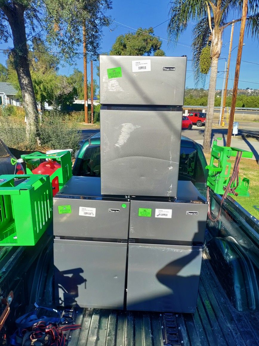 Magic Chef Mini Fridge 