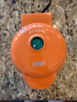 Dash pumpkin mini- waffle maker