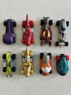 Hot Wheels Cars Dinosaurs, Piranha, Scorpion, and More Lot of 8