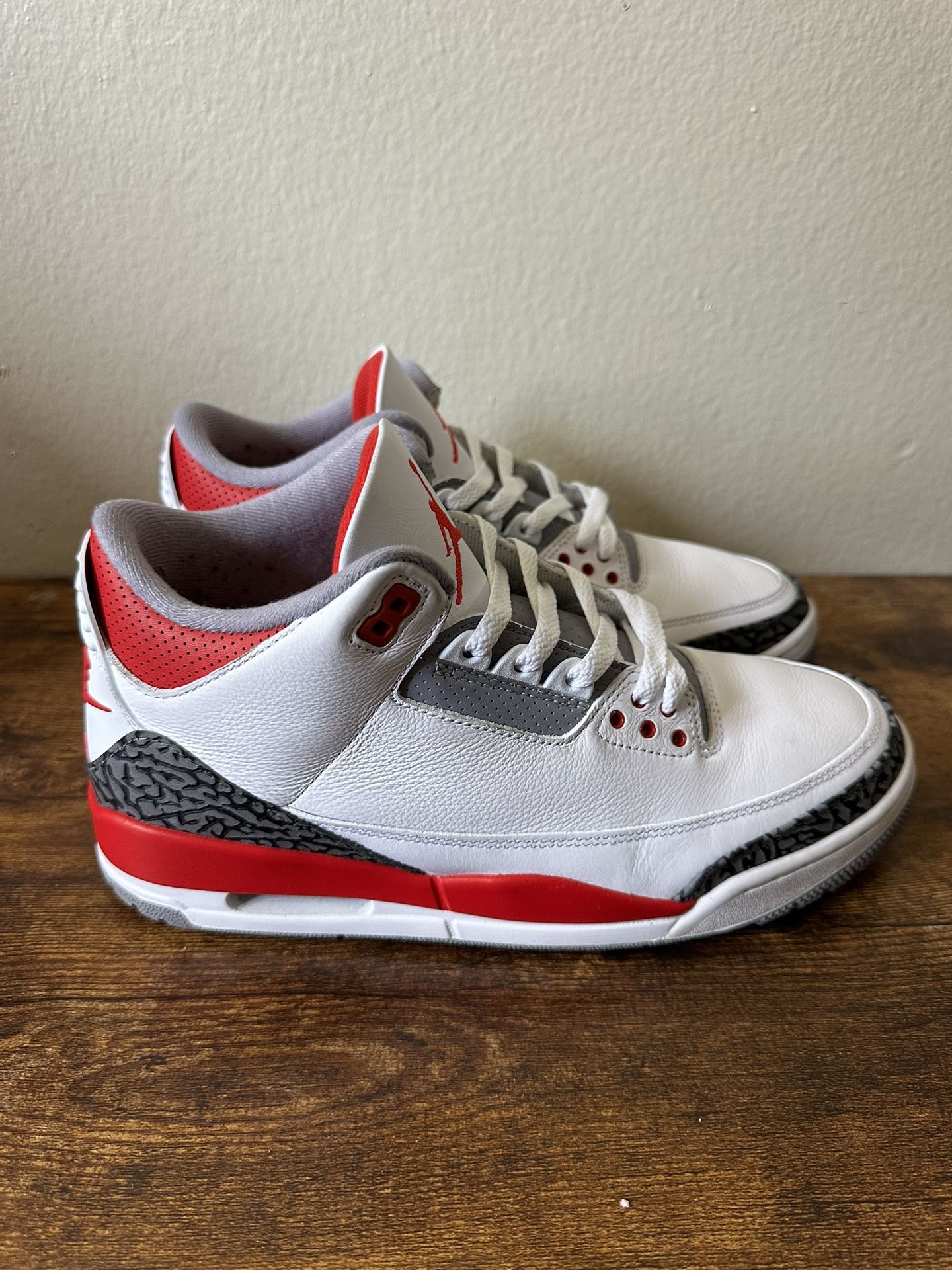 Jordan 3 Fire Red Size 9.5 Men’s