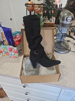 Womens 8.5 Black Suade Boots. NIB