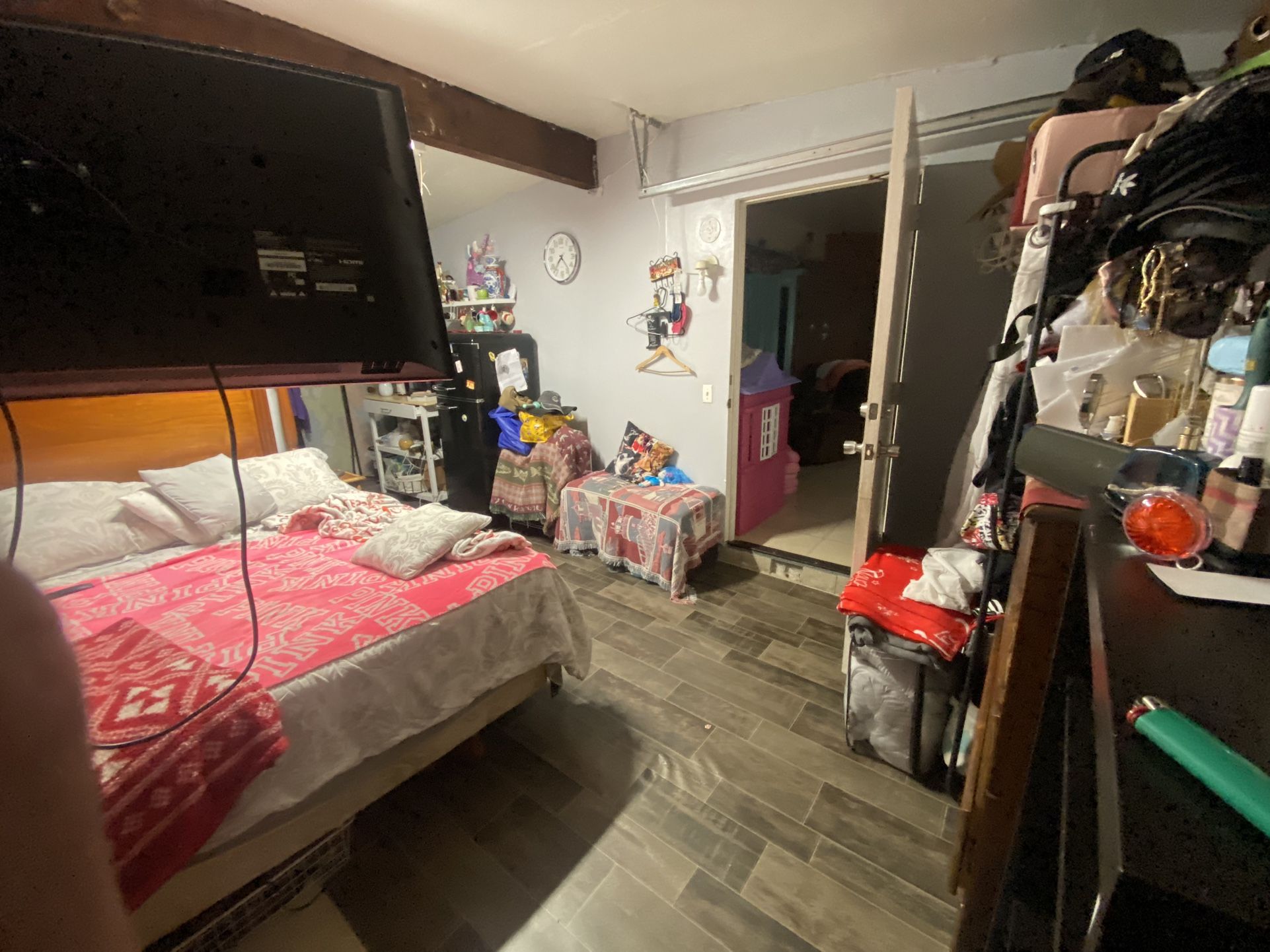 Room For Rent -Private Studio Garage