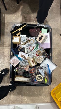 Bulk Sale; Michael Kors, Dior, Coach, Swarovski, Gucci, Prada, Salvatore Ferragamo, Fendi, Lola Rosa, Etc… Serious Buyers ONLY - Read Description!!!