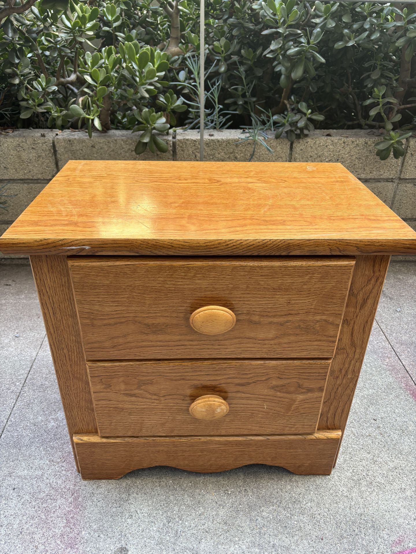 Wooden 2-Drawer Nightstand / Side Table
