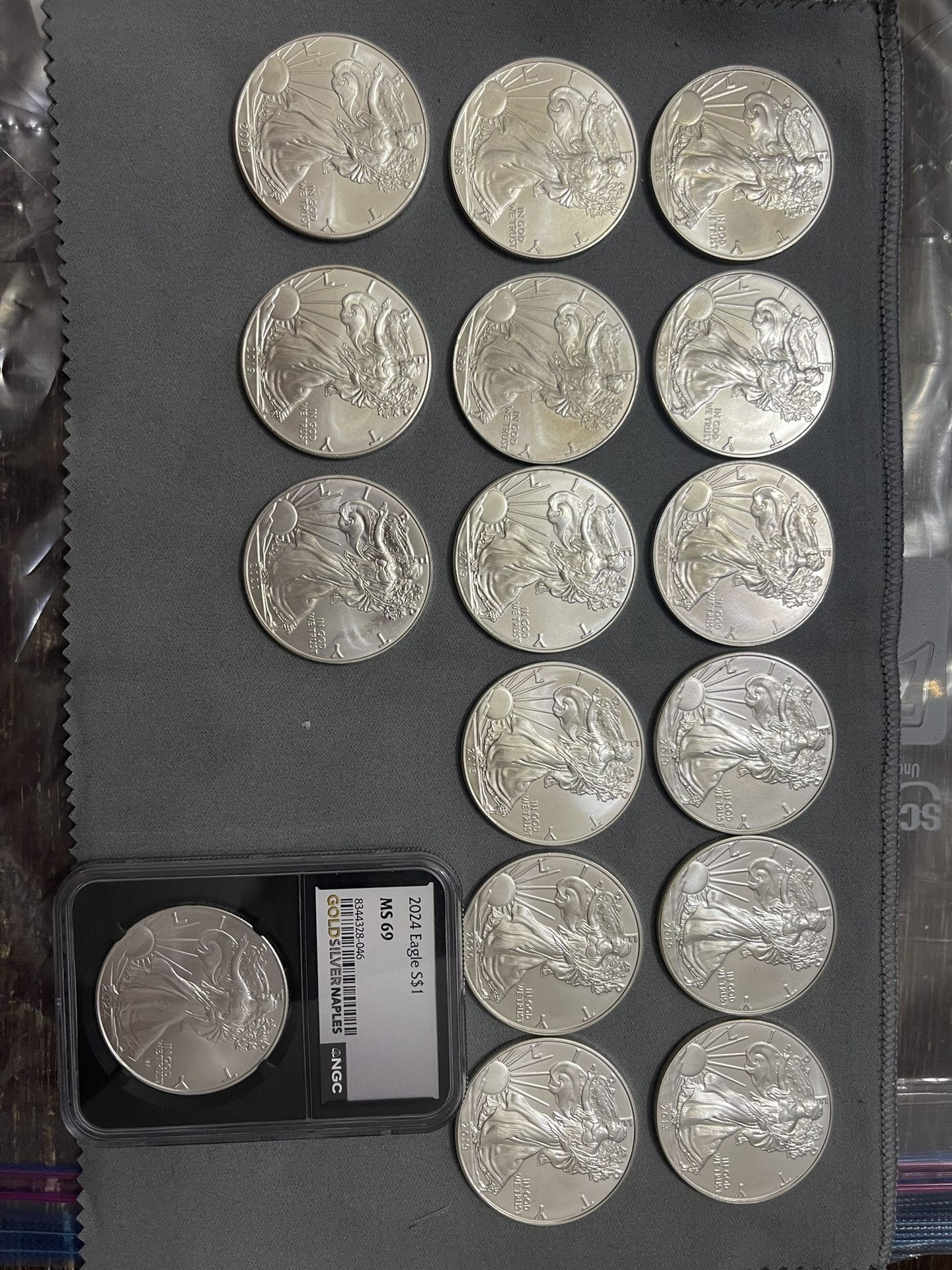 .999 1 Troy Oz Silver  US Mint American Silver Eagles