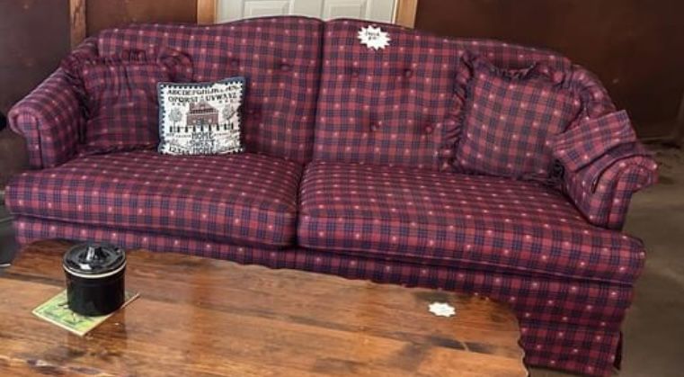 Tufted Couch Best Offer New Condition