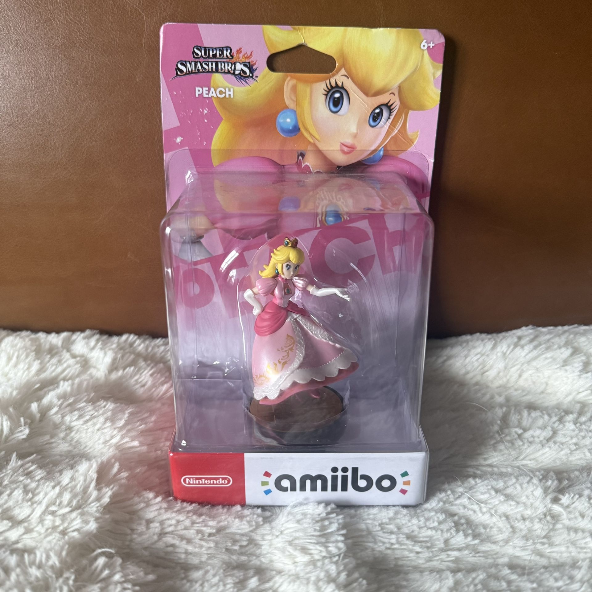 Nintendo Princess Peach Super Smash Bros amiibo Figure
