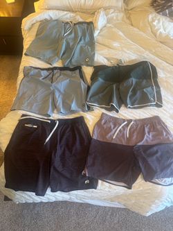 5 Men's Vuori brand athletic shorts all size XL