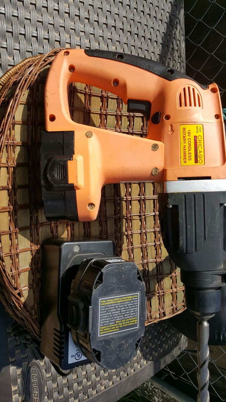 Cordless rotary hammer