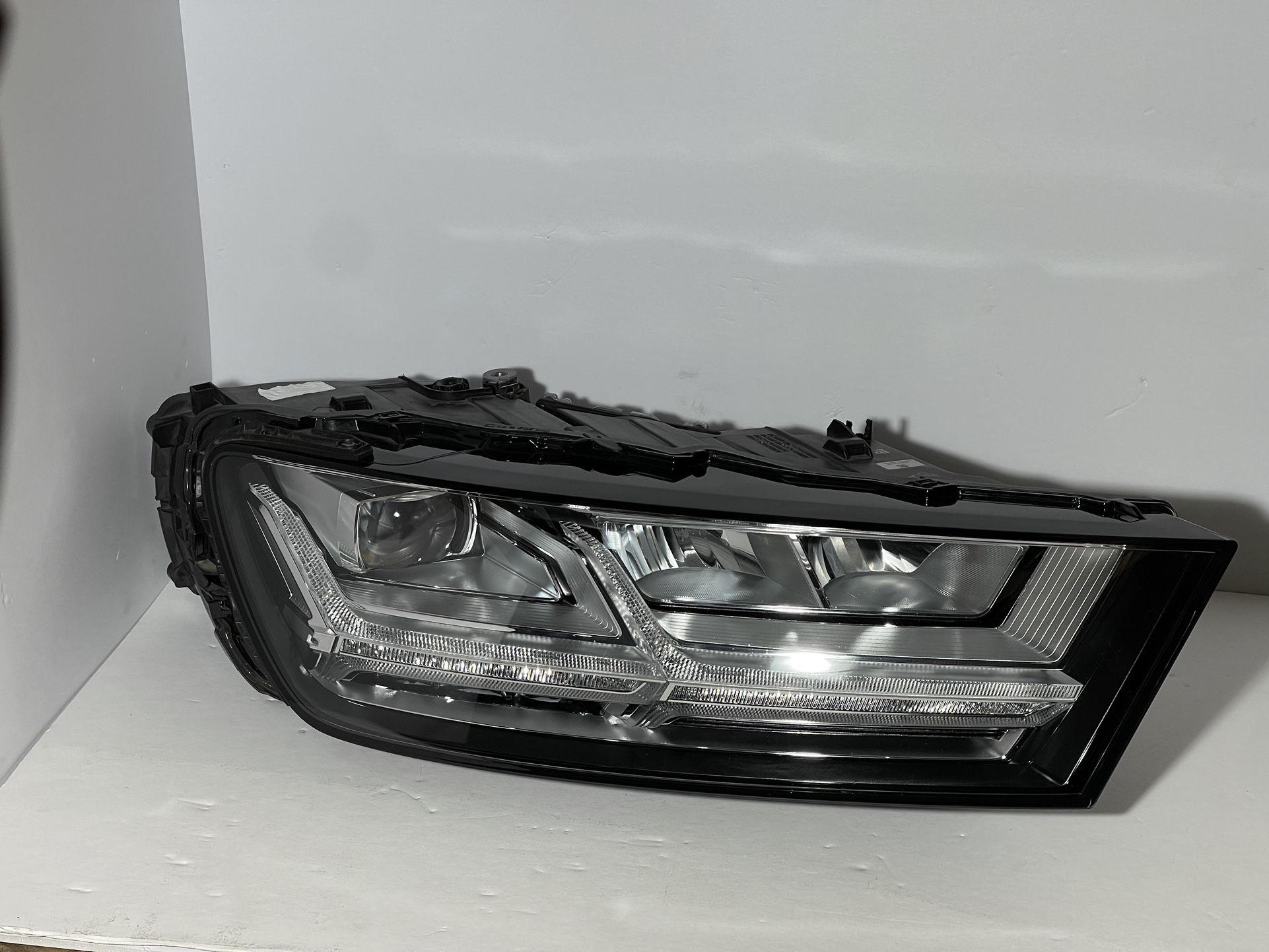 New 2017 2018 2019 Audi Q7 Headlight Oem Full Less