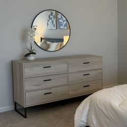 Dresser With Mirror 