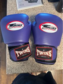 Twins 16oz gloves