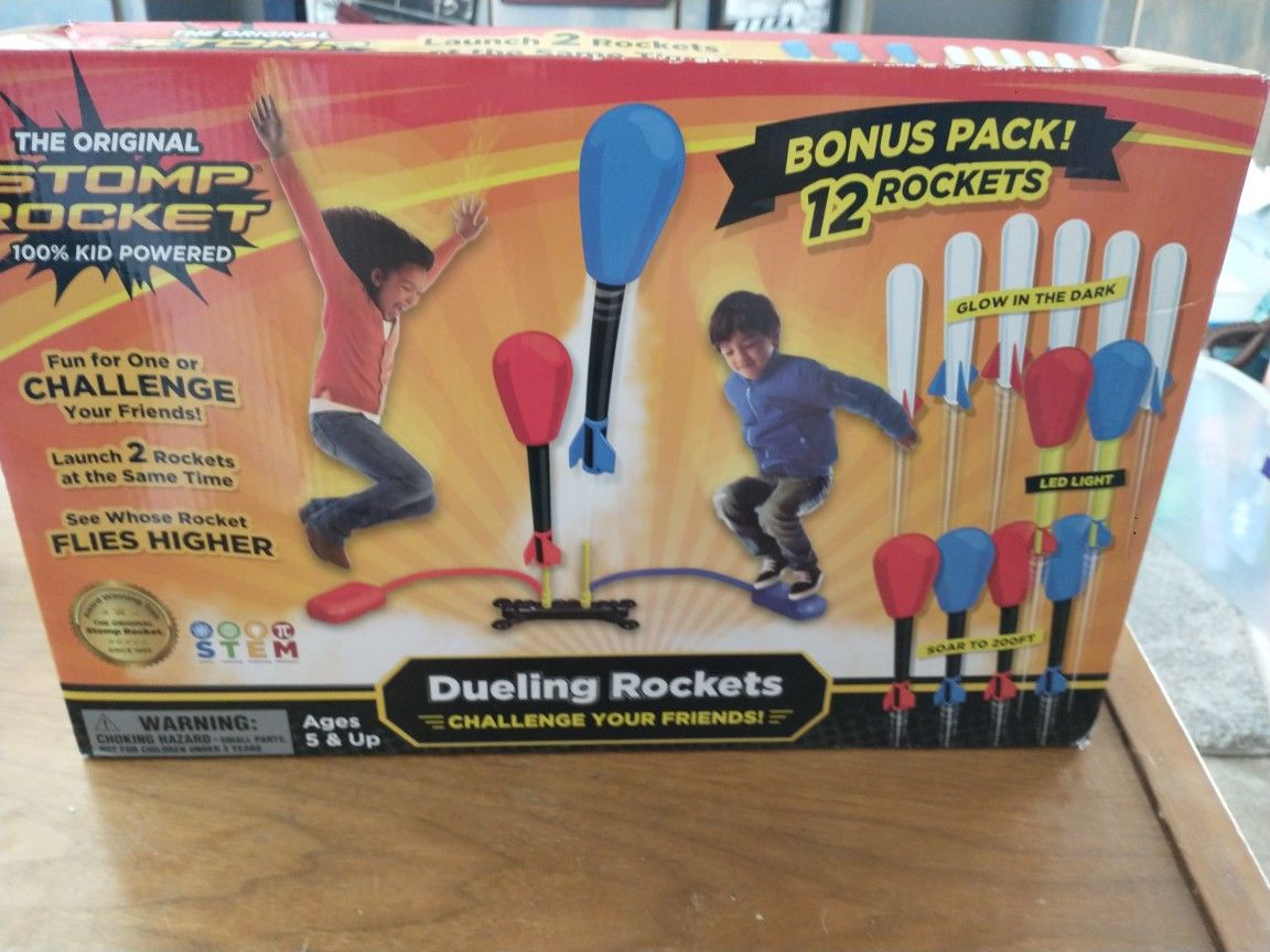 Dueling Rockets stomp rocket game