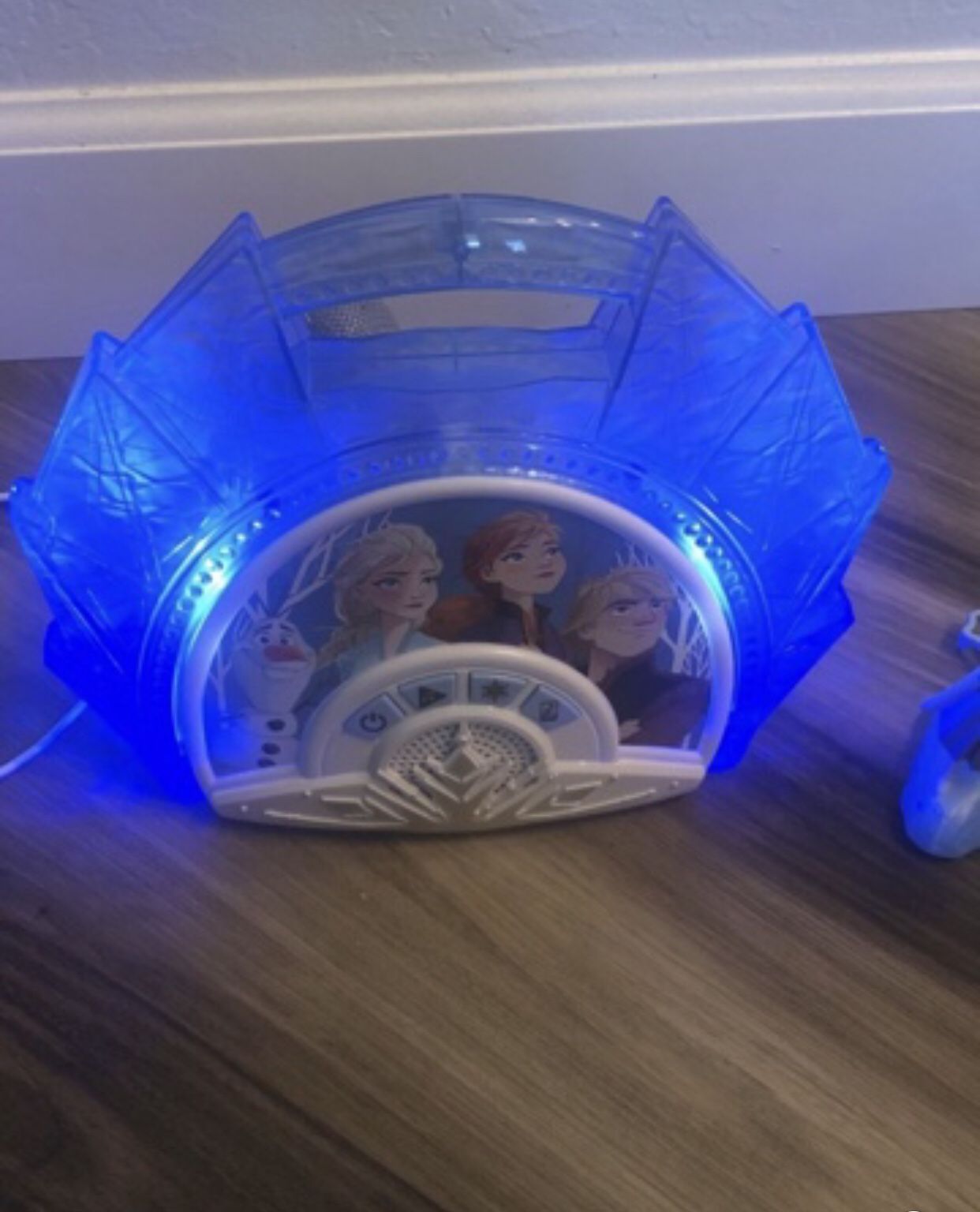 Frozen Sing A Long Boombox With Microphone. Like New! Lights And Music. Excellent Condition.