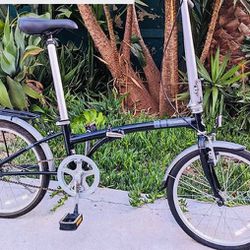 Dahon Boardwalk S1 ( 30 anniversary edition ) Folding Bike is the perfect example ofsimple being better.  The single-speed drivetrain 
