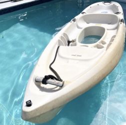 11’11” Peek-A- Boo Ocean Kayak: 11’11”L x 34”W