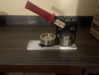 Button makers Button press