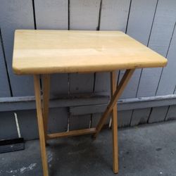 FOLDING SMALL TABLE [ SEE  ALL PICS FOR MEASURES & CONDITION PLEASE ]ONLY CASH & PICK UP IN SOUTH EL MONTE NEAR GARVEY. NO MONEY BACK & NO EXCHANGE!! 
