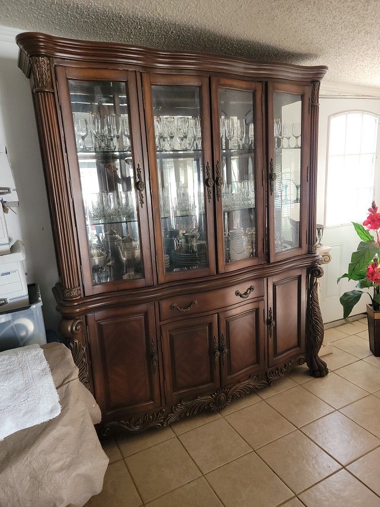 Dining Table 8 Chairs.